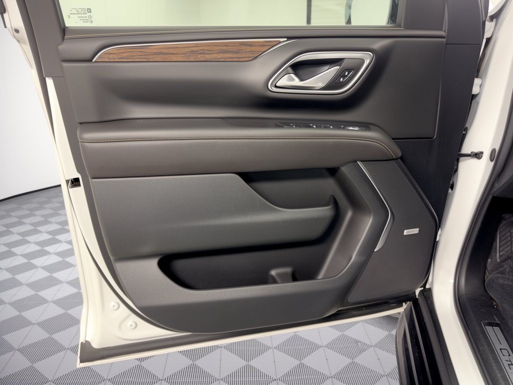 Used 2024 Chevrolet Suburban Premier RWD image 14