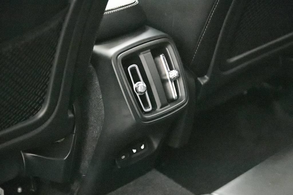 Certified 2023 Volvo XC40 B5 Plus w/ Driver Assist Package AWD/4WD image 23