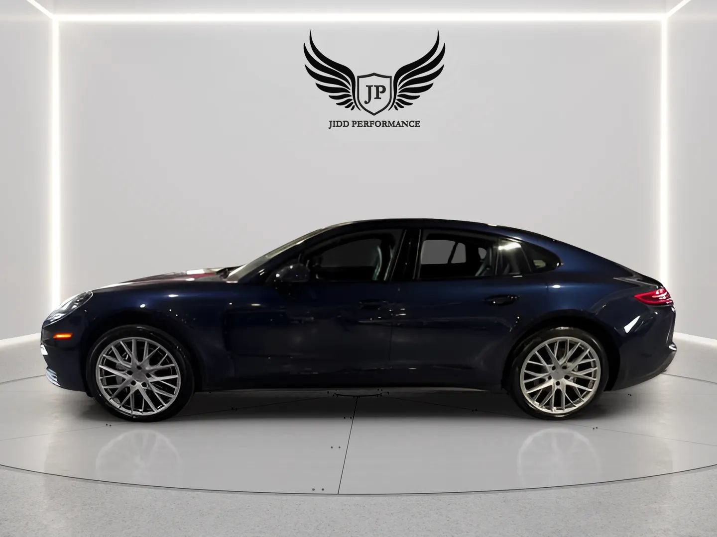 Used 2017 Porsche Panamera 4 w/ Premium Package AWD/4WD image 4
