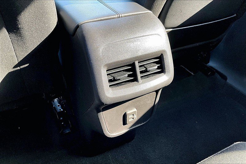 Used 2024 GMC Terrain SLE image 44