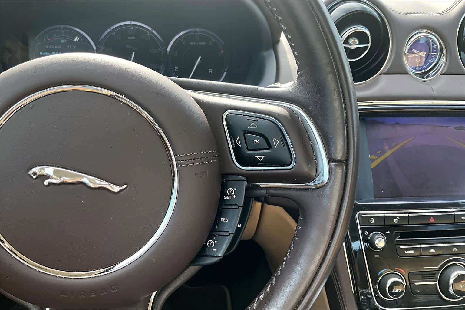 Used 2013 Jaguar XJ RWD image 25