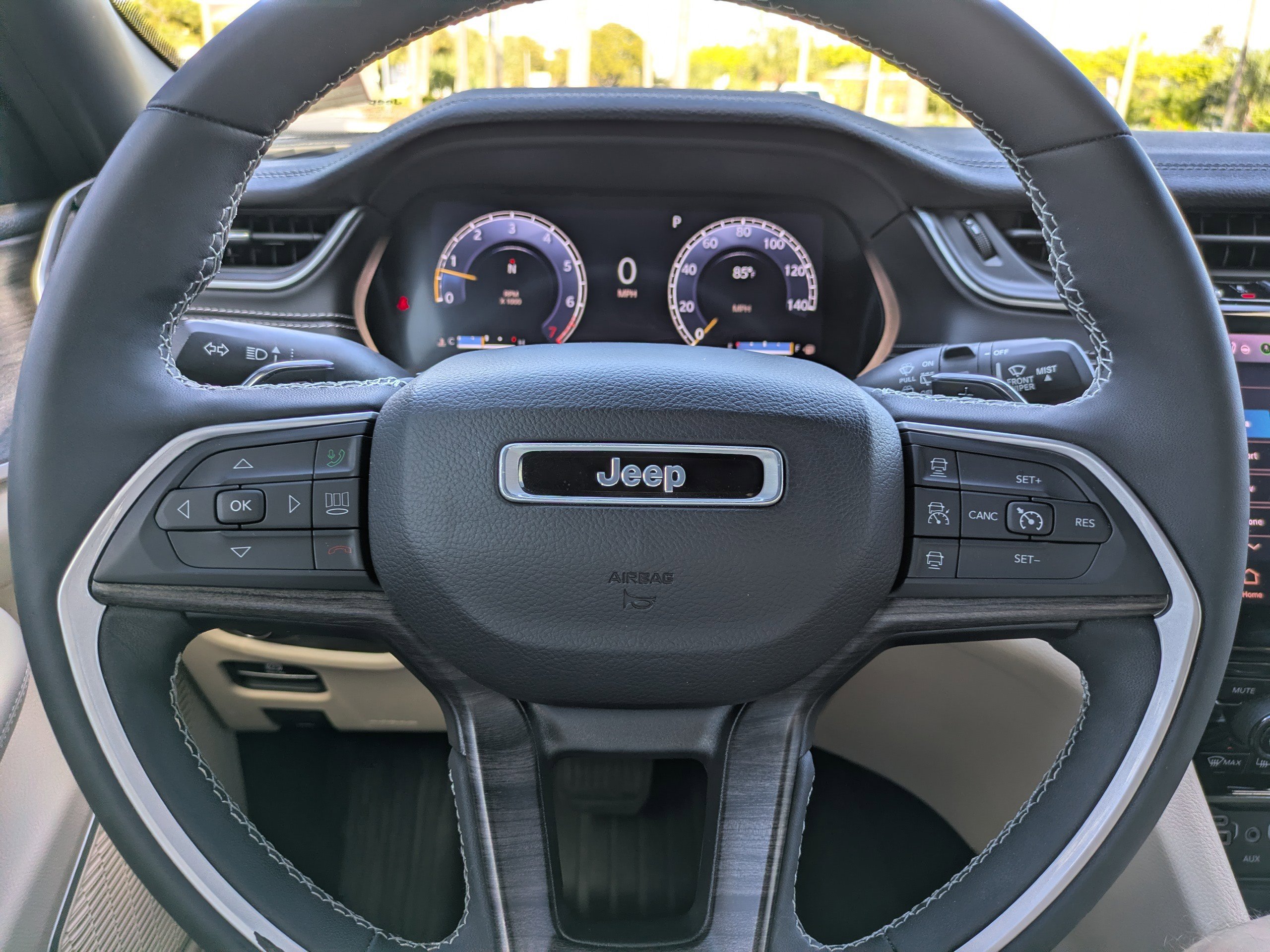 Used 2023 Jeep Grand Cherokee L Limited w/ Luxury Tech Group II image 24