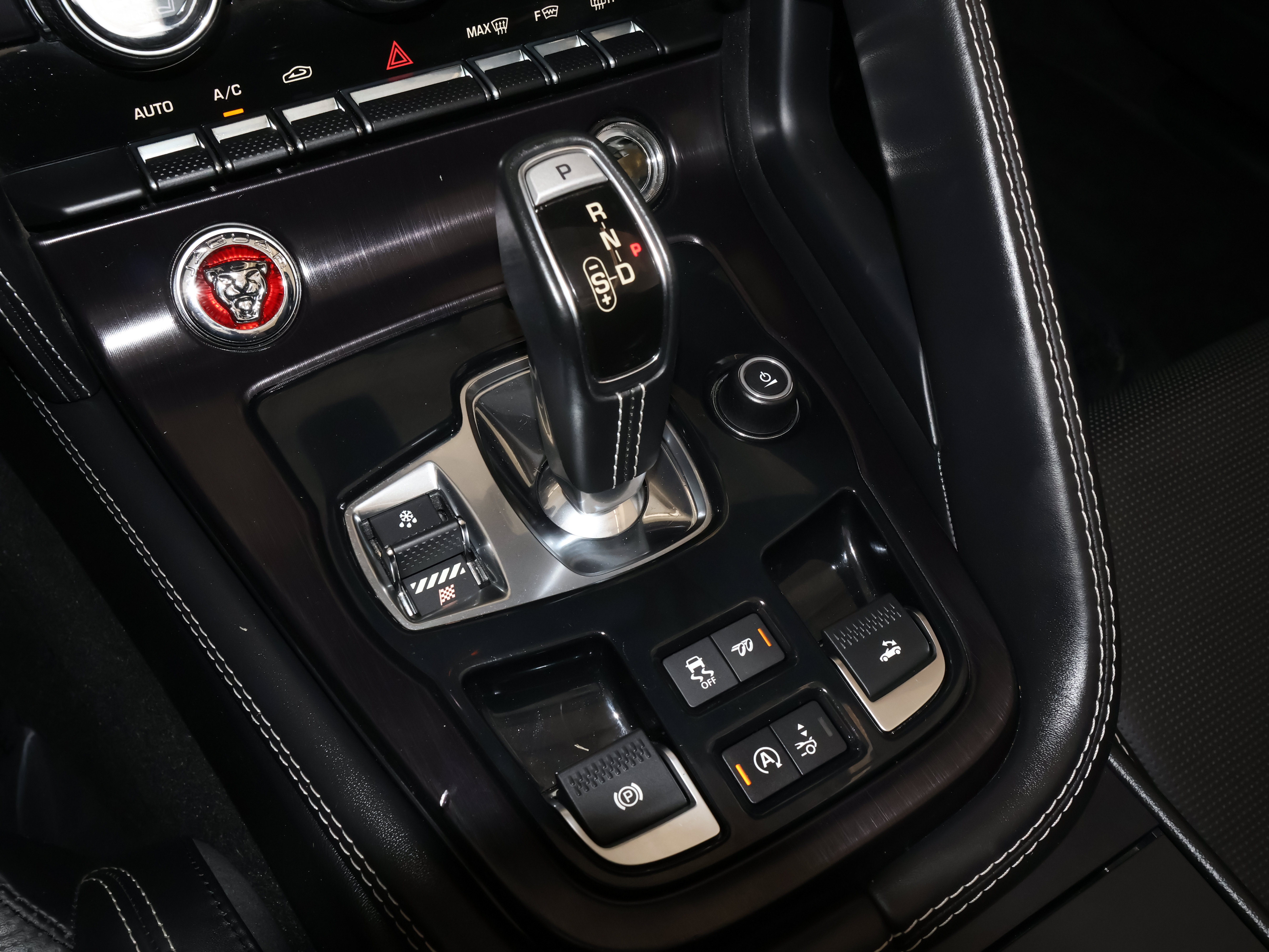 Used 2018 Jaguar F-TYPE 400 Sport AWD/4WD image 34