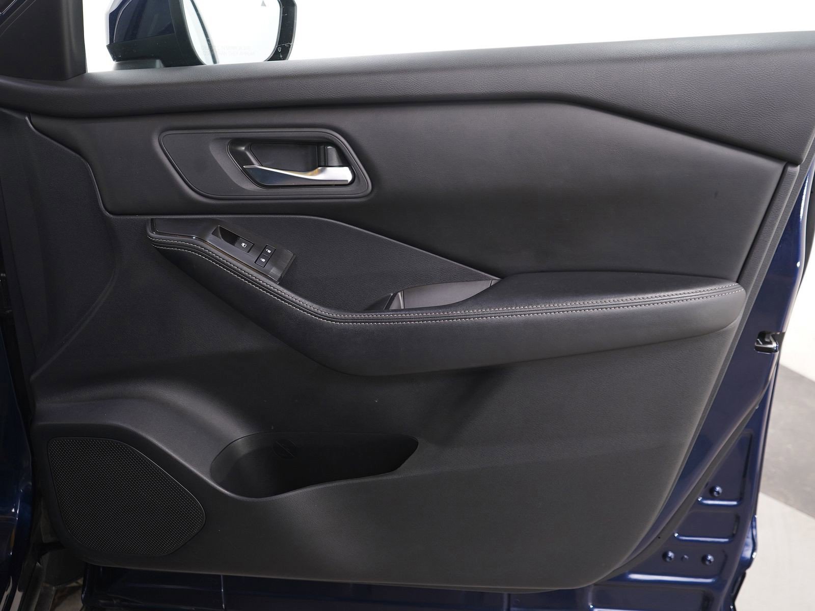 Used 2024 Nissan Rogue SV FWD image 13