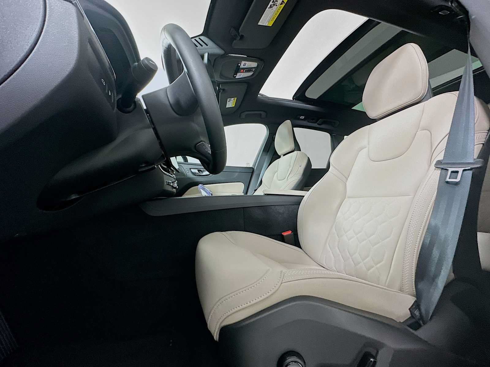 New 2026 Volvo XC60 T8 Plus w/ Protection Package Premier AWD/4WD image 18