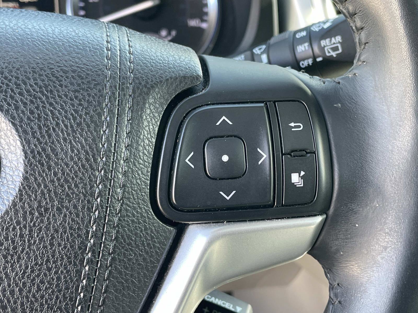 Used 2016 Toyota Highlander Limited image 6