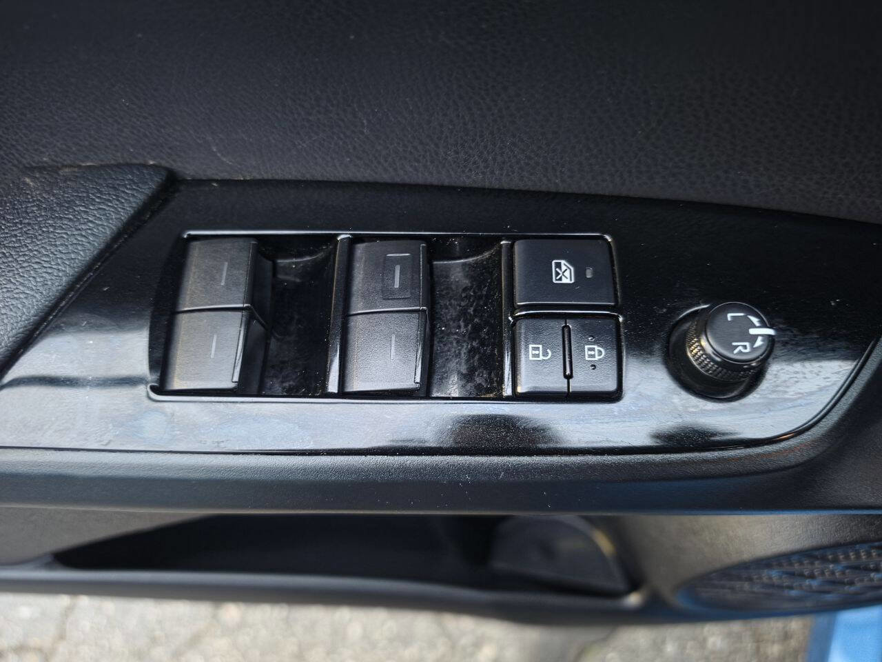 Used 2019 Toyota Prius LE FWD image 23