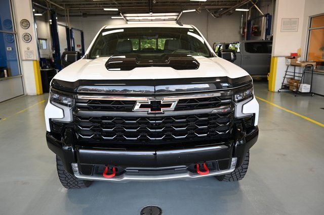 Used 2024 Chevrolet Silverado 1500 ZR2 w/ Technology Package image 2