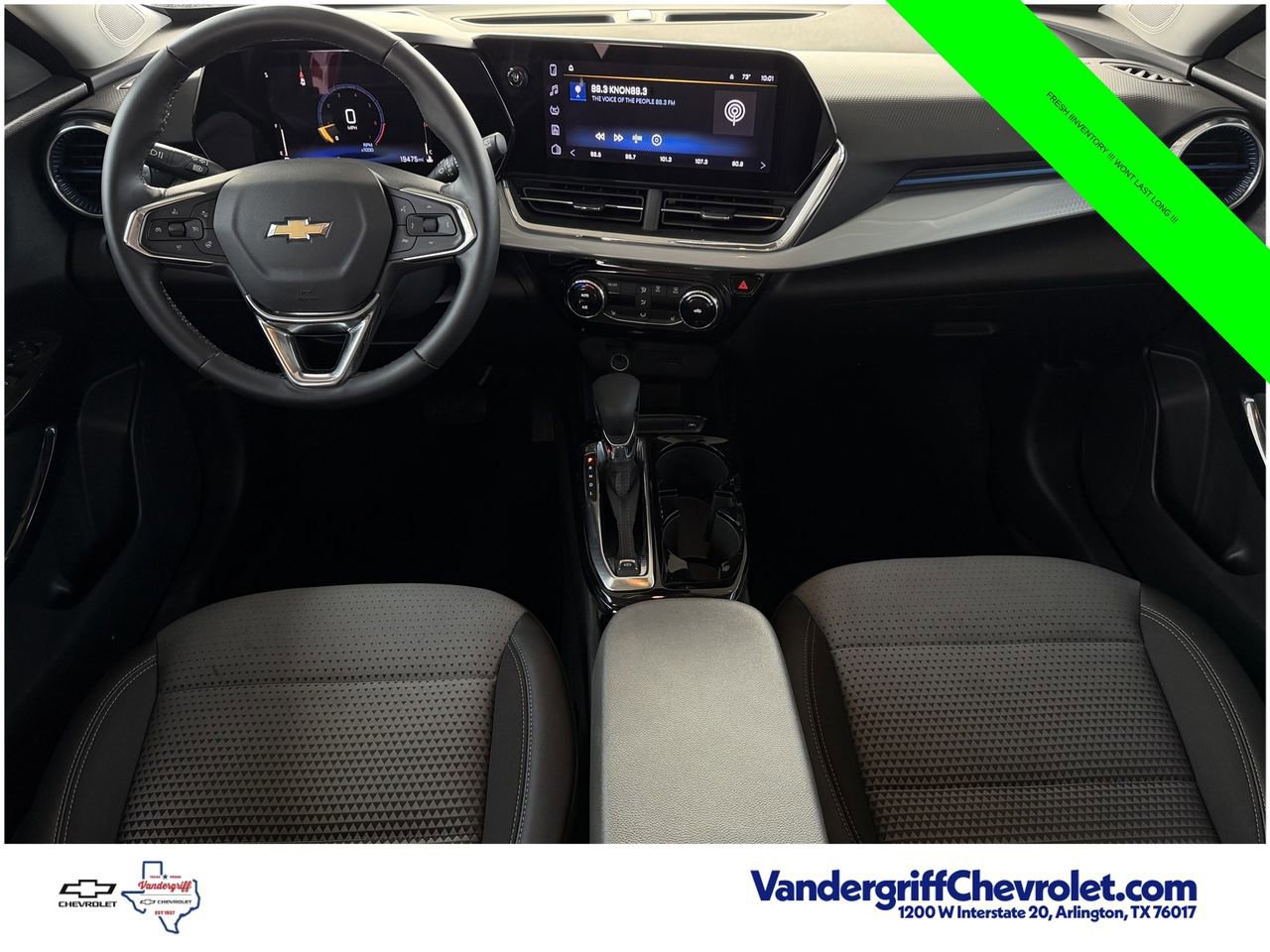 Used 2025 Chevrolet Trax LT w/ LT Convenience Package FWD image 11