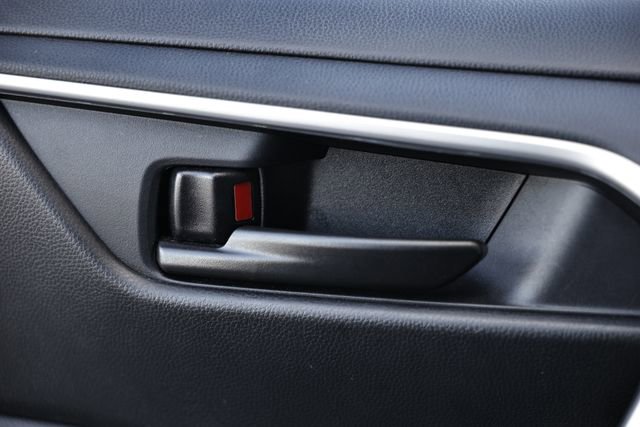 Used 2025 Toyota RAV4 LE FWD image 17