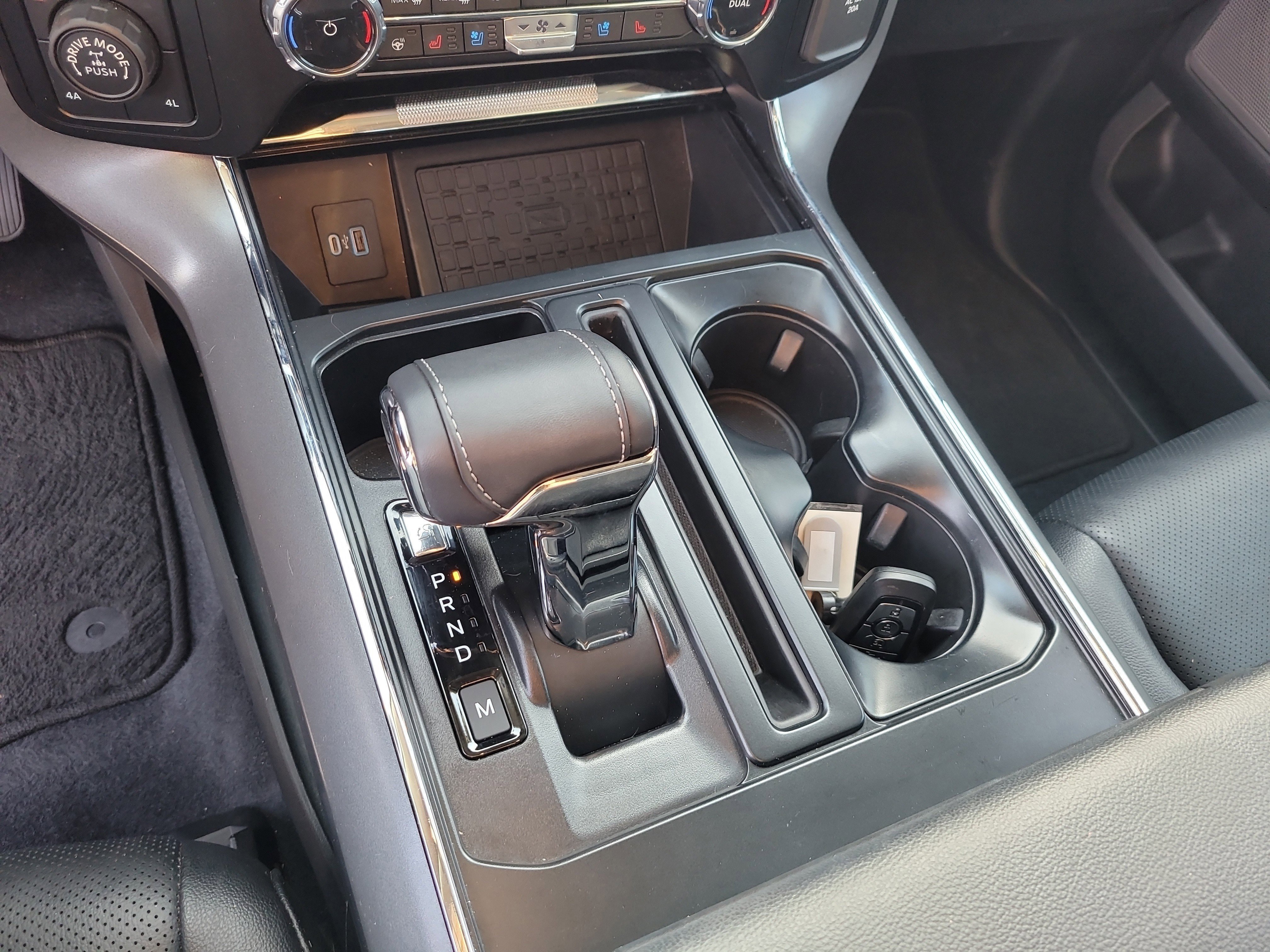 Used 2023 Ford F150 Lariat w/ Trailer Tow Package image 27