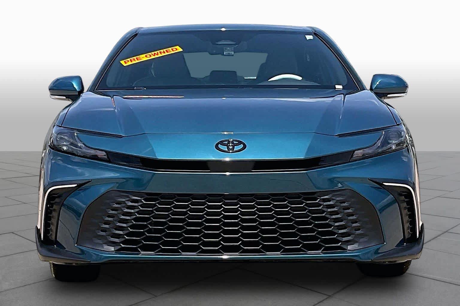 Used 2025 Toyota Camry SE FWD image 4