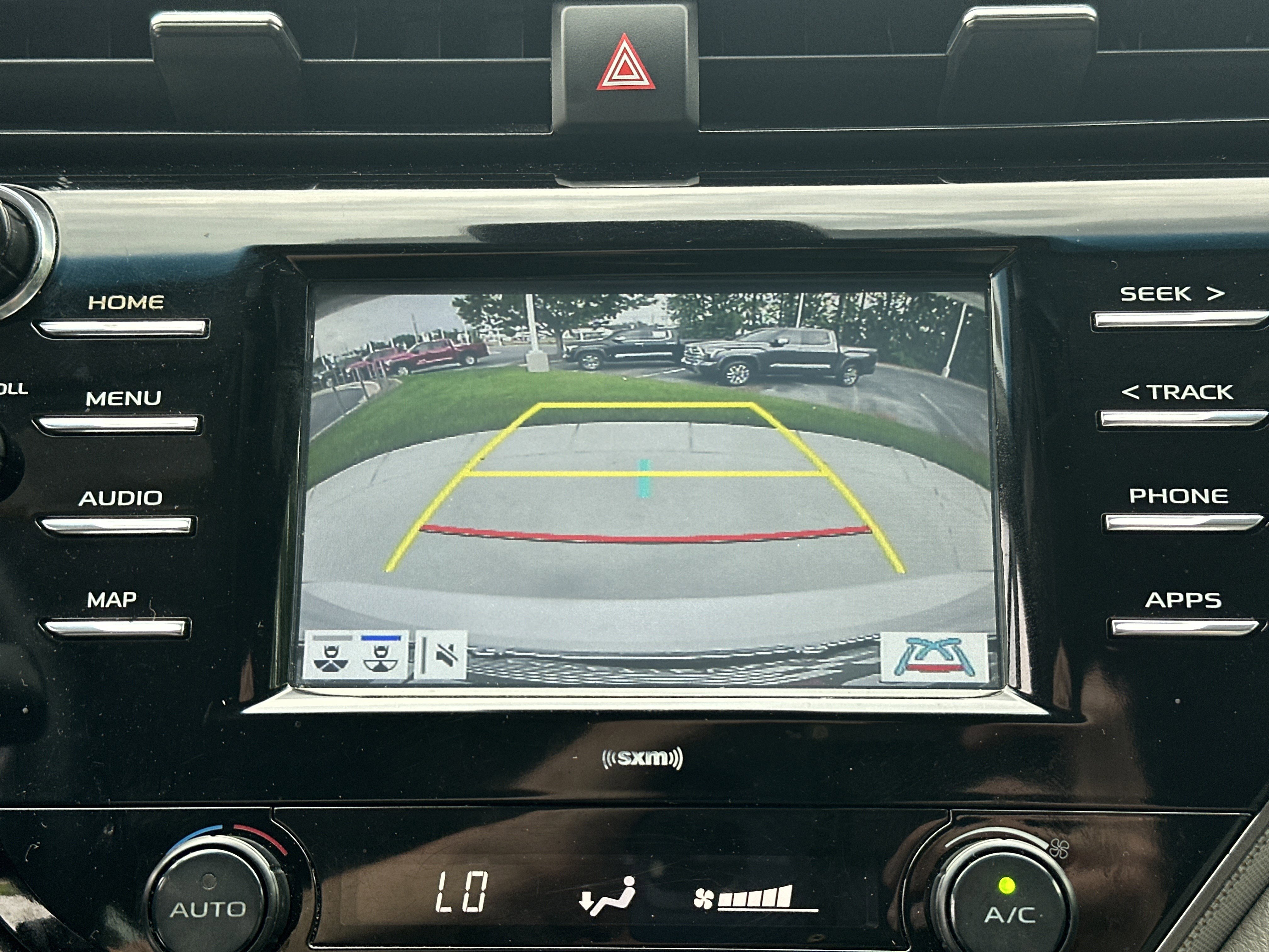 Used 2020 Toyota Camry SE w/ Convenience Package FWD image 25