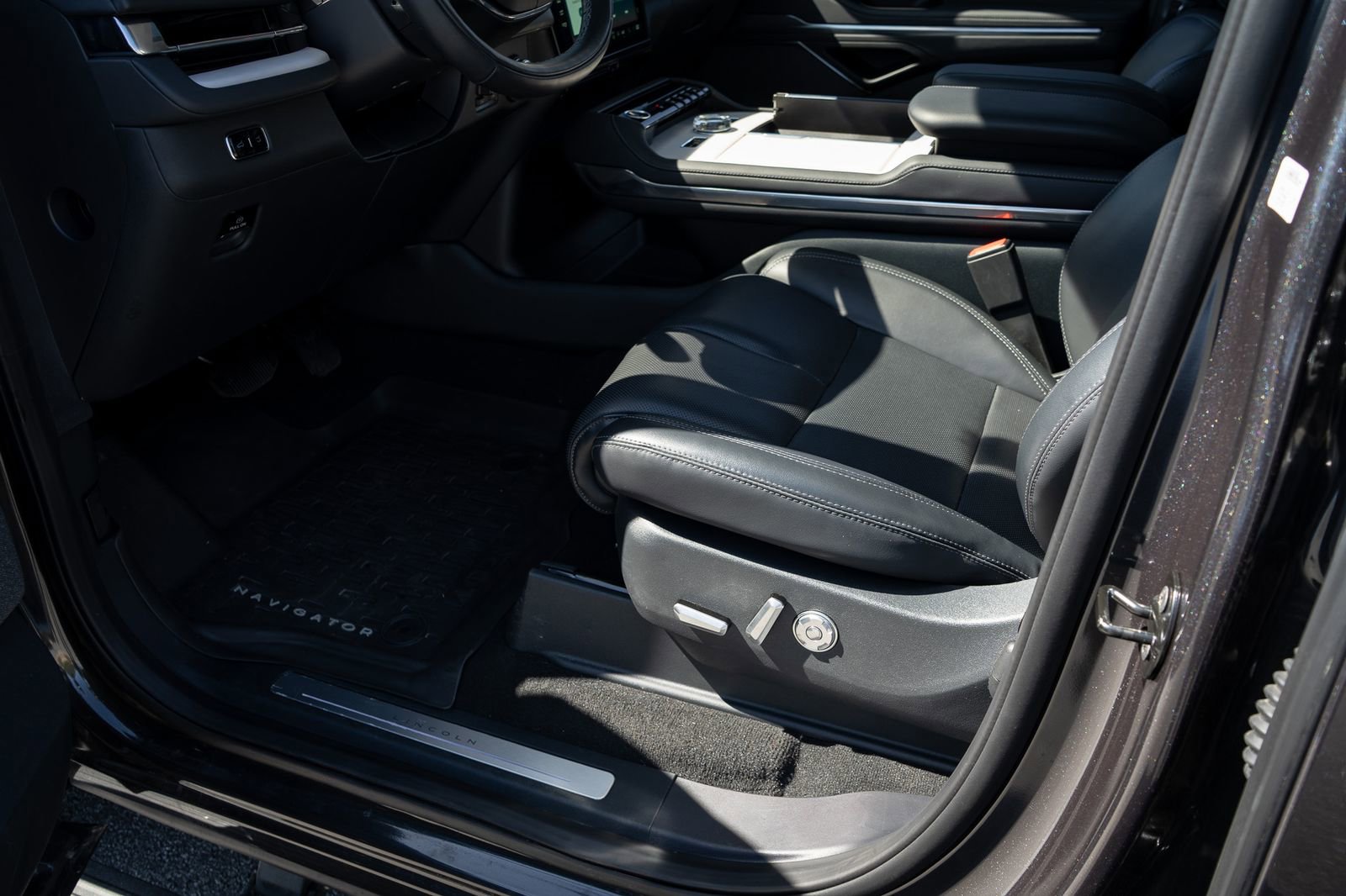 Used 2025 Lincoln Navigator L Reserve image 31