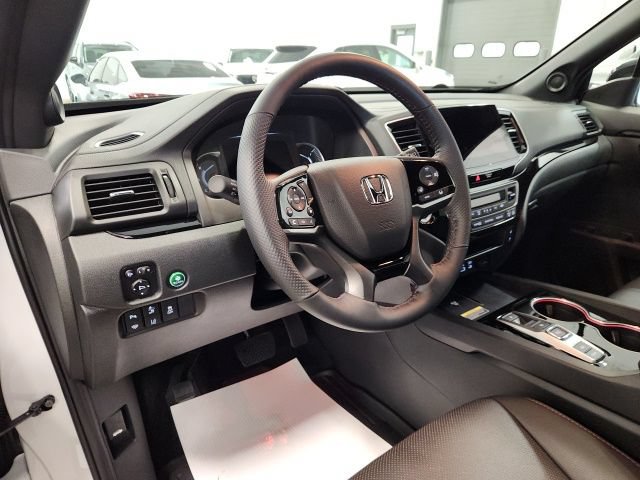 Certified 2025 Honda Passport Black Edition image 12