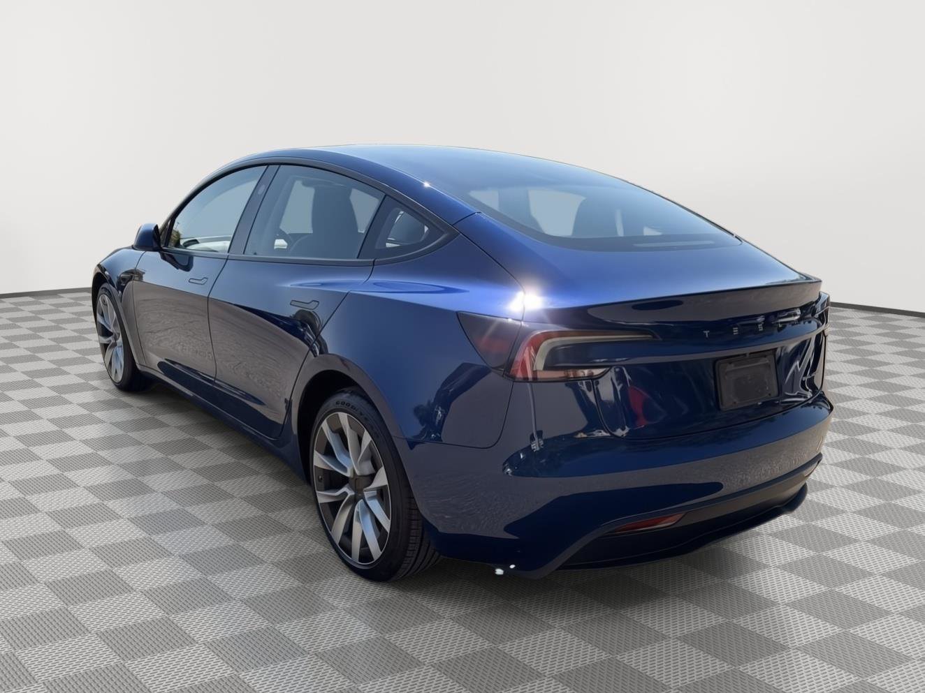 Used 2025 Tesla Model 3 Long Range AWD/4WD image 5