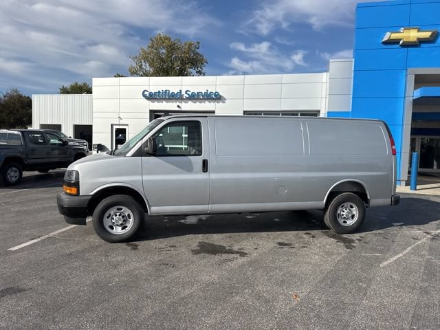 Used 2025 Chevrolet Express 2500 Extended w/ Driver Convenience Package RWD image 4