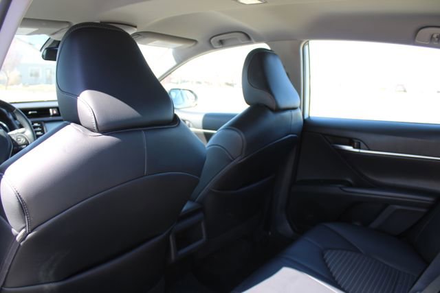 Used 2020 Toyota Camry SE w/ Carpet Mat Package image 15