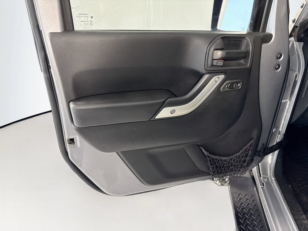 Used 2017 Jeep Wrangler Unlimited Sahara w/ Connectivity Group AWD/4WD image 23
