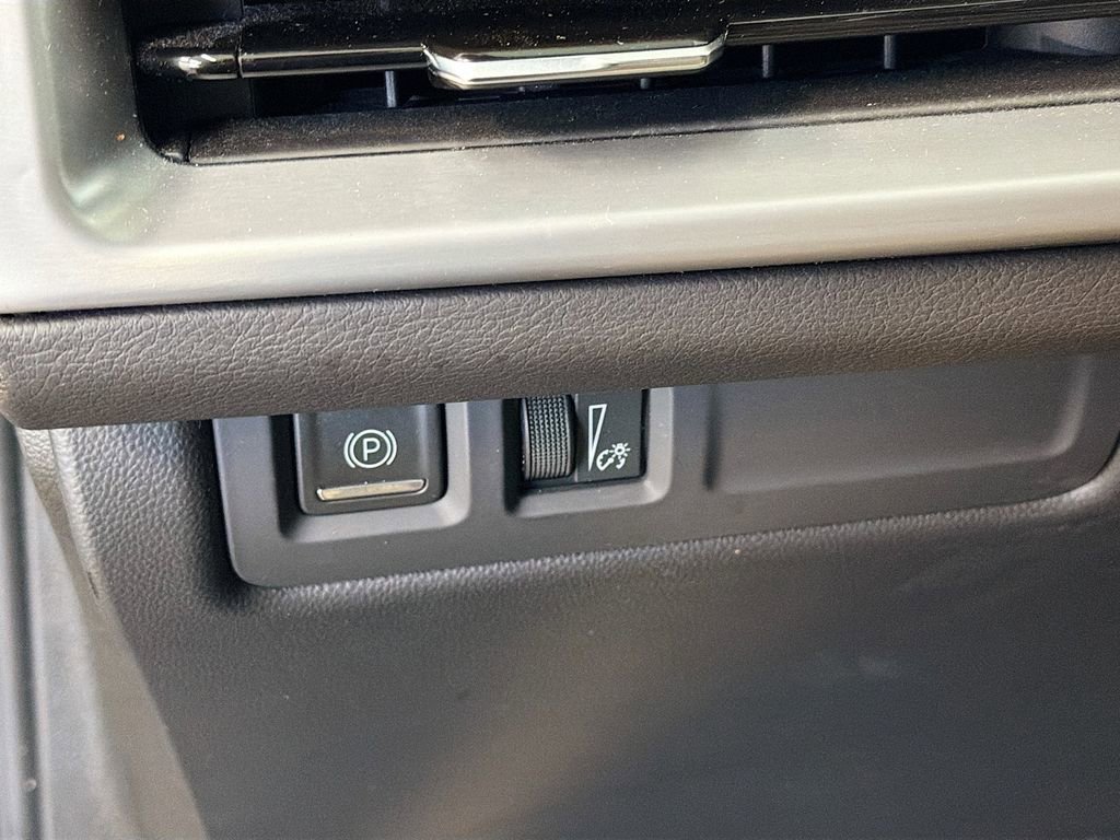 Used 2025 Cadillac XT4 Premium Luxury image 12