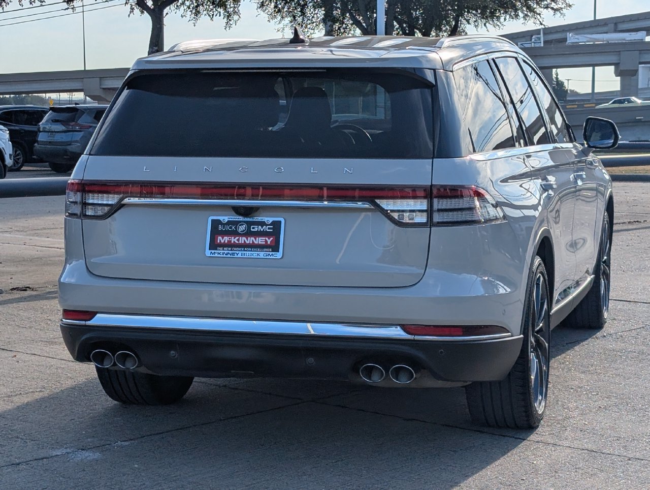 Used 2024 Lincoln Aviator Reserve w/ Equipment Group 201A RWD image 4