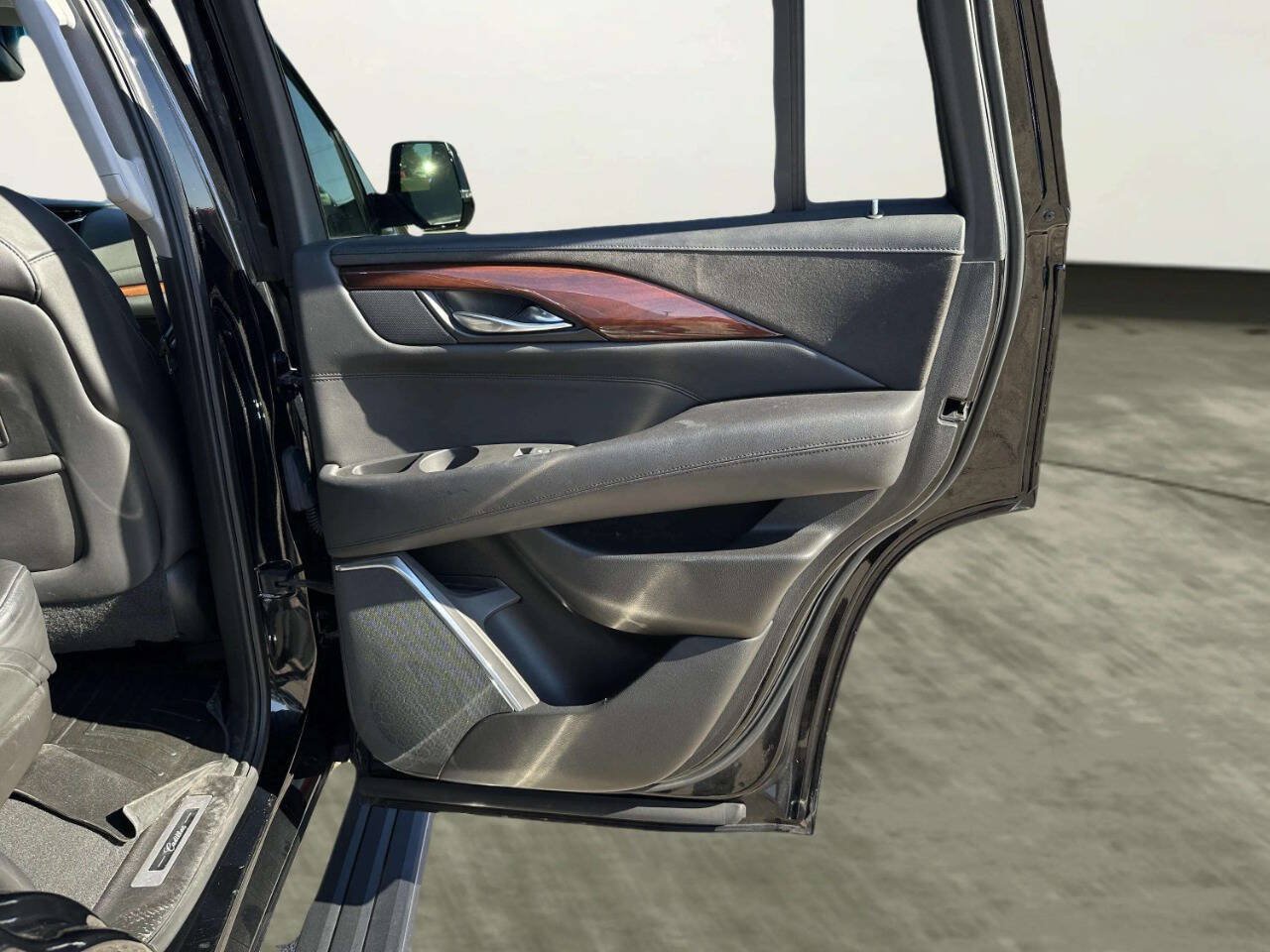 Used 2015 Cadillac Escalade Premium AWD/4WD image 18