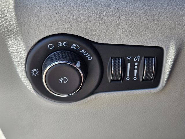 Used 2023 Jeep Compass Latitude w/ Convenience Group image 19