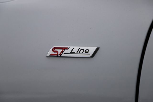 Used 2025 Ford Escape ST-Line Elite w/ Premium Technology Package image 3