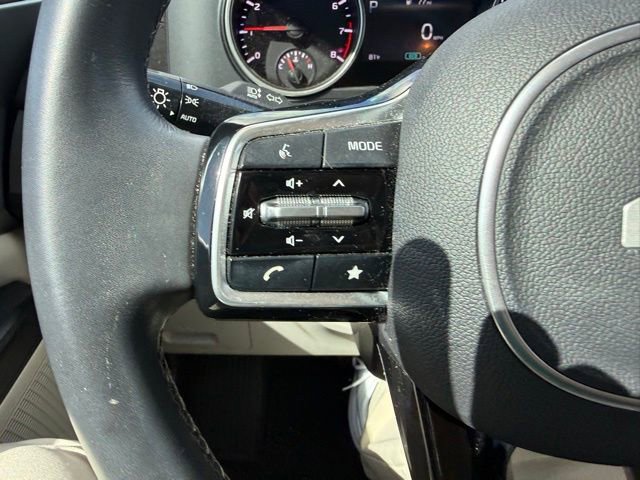 Used 2023 Kia Carnival LX image 28