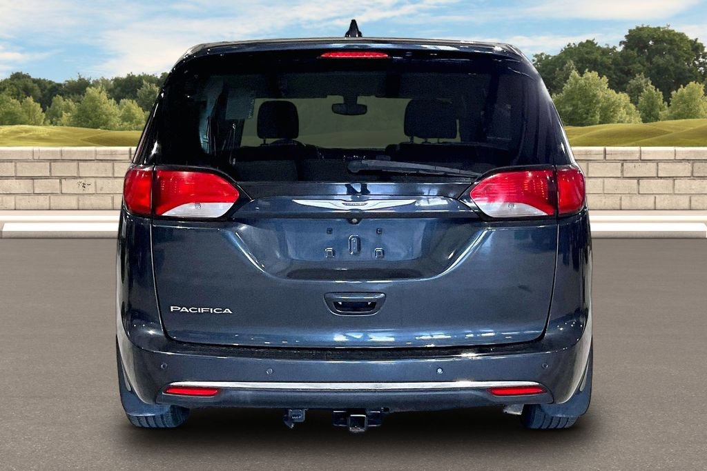 Used 2020 Chrysler Pacifica Touring w/ Tire & Wheel Group image 4