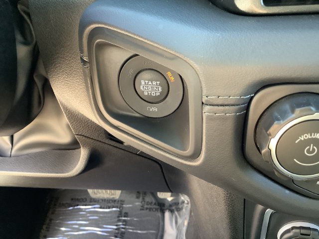 Used 2025 Jeep Wrangler Unlimited Rubicon w/ Convenience Group AWD/4WD image 16