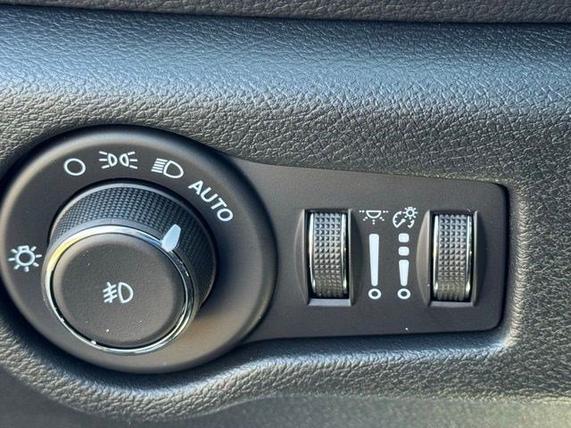 New 2026 Chrysler Pacifica Select image 13