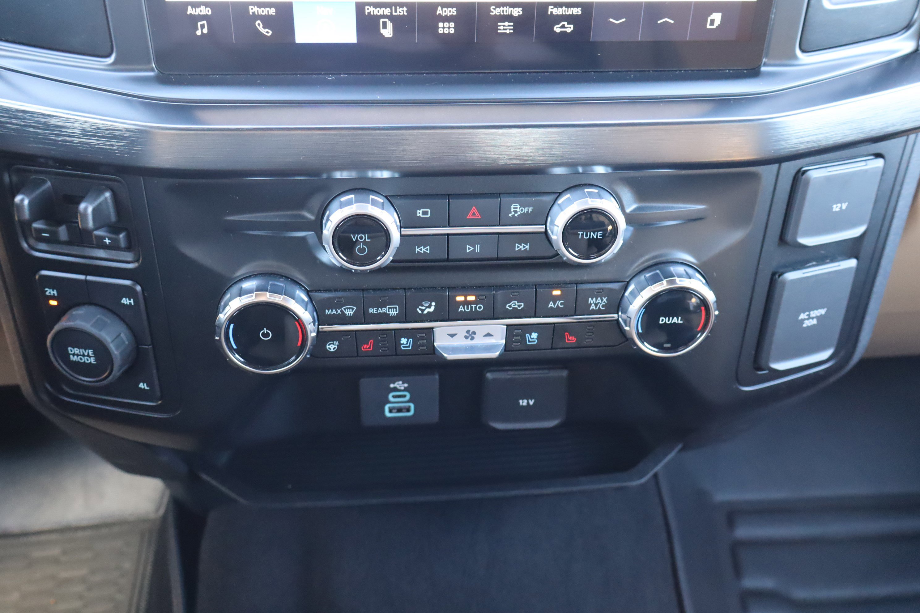 Used 2025 Ford F250 Lariat image 29