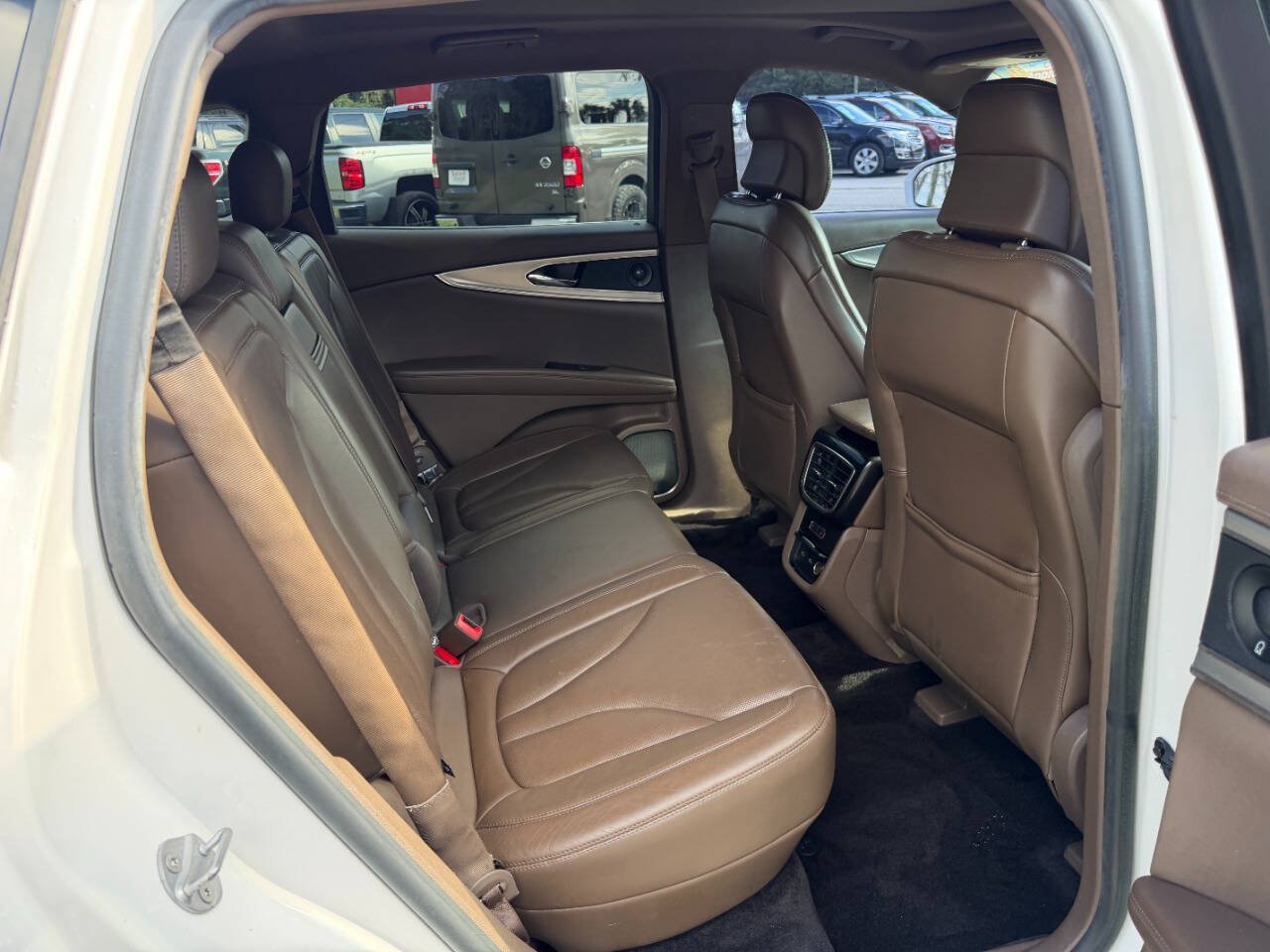 Used 2016 Lincoln MKX Reserve w/ Technology Package FWD image 14