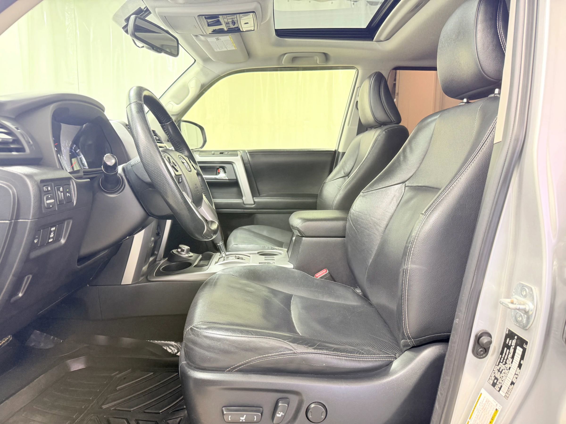 Used 2015 Toyota 4Runner Limited image 12