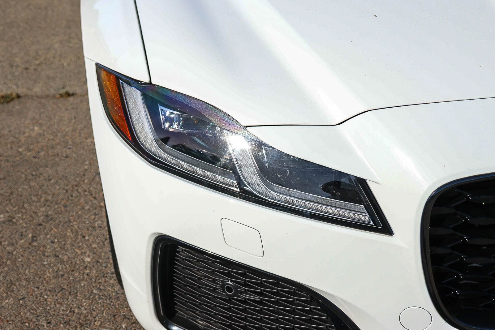 Used 2024 Jaguar XF R-Dynamic SE image 15