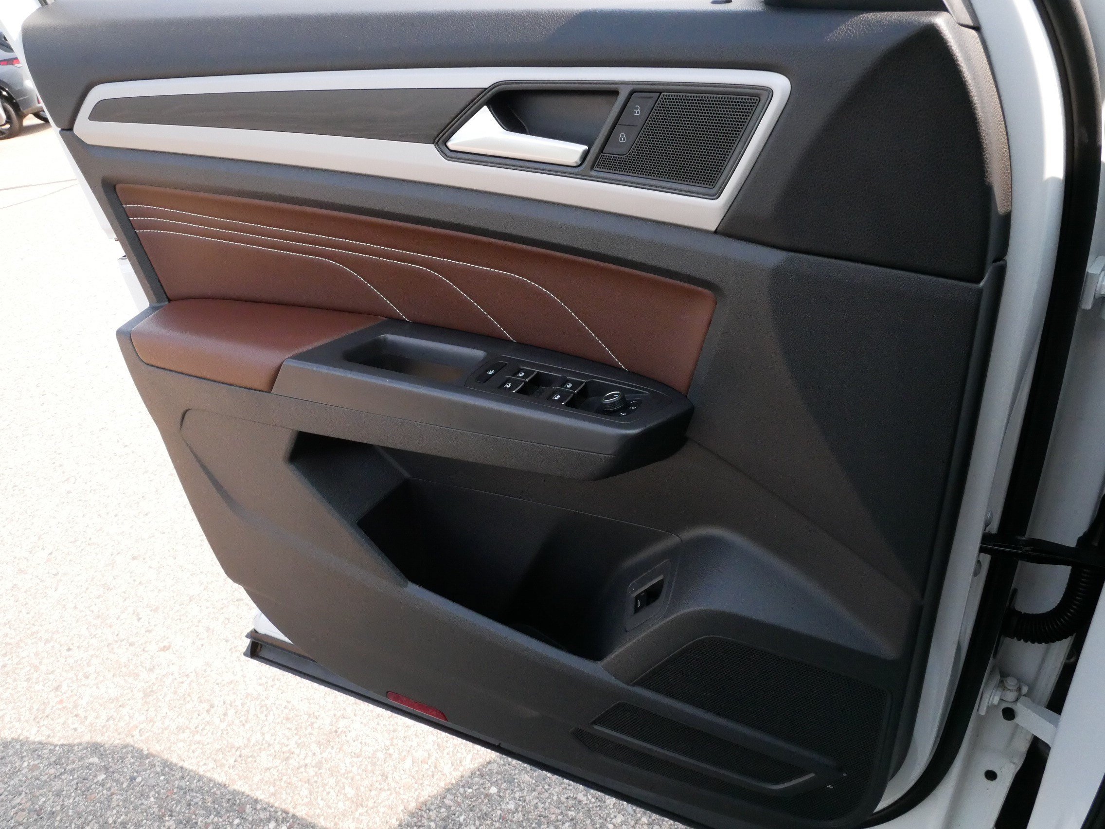 Used 2023 Volkswagen Atlas SE w/ Panoramic Sunroof Package AWD/4WD image 28