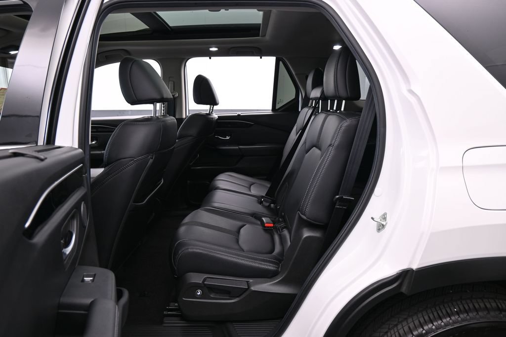 Used 2025 Honda Pilot Touring image 34