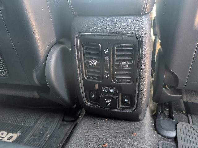 Used 2017 Jeep Grand Cherokee Overland AWD/4WD image 12