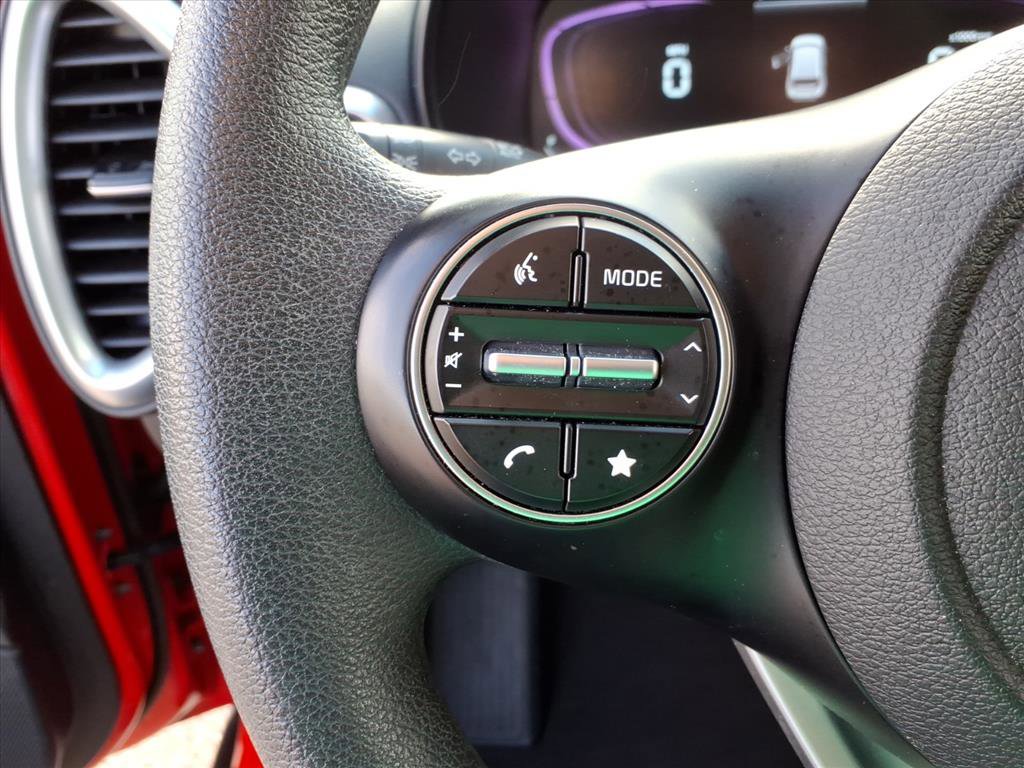 Used 2025 Kia Soul LX w/ LX Technology Package FWD image 22