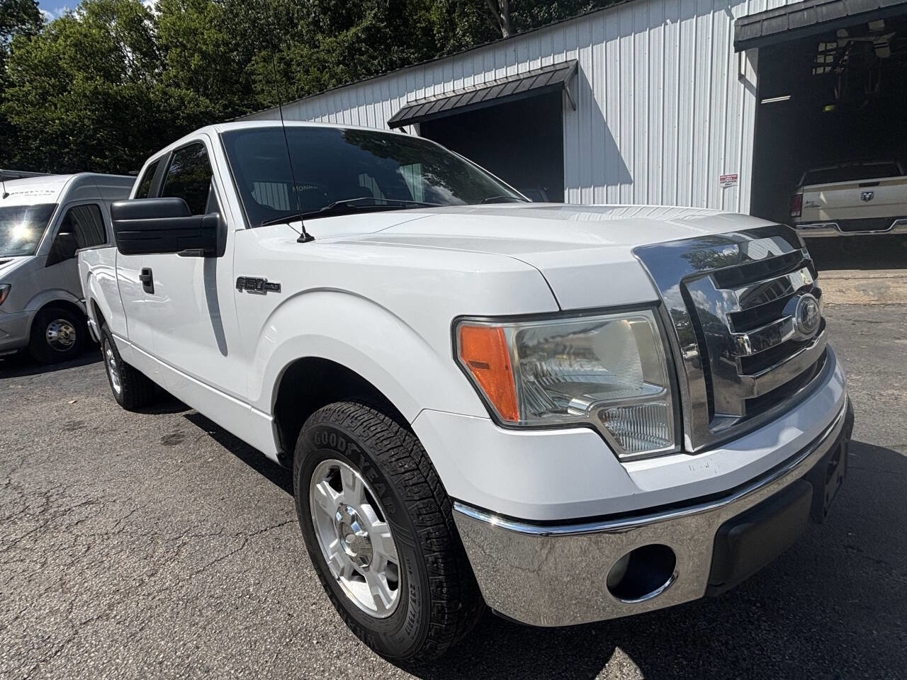 Used 2011 Ford F150 XLT image 4