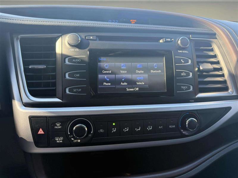 Used 2018 Toyota Highlander LE image 32