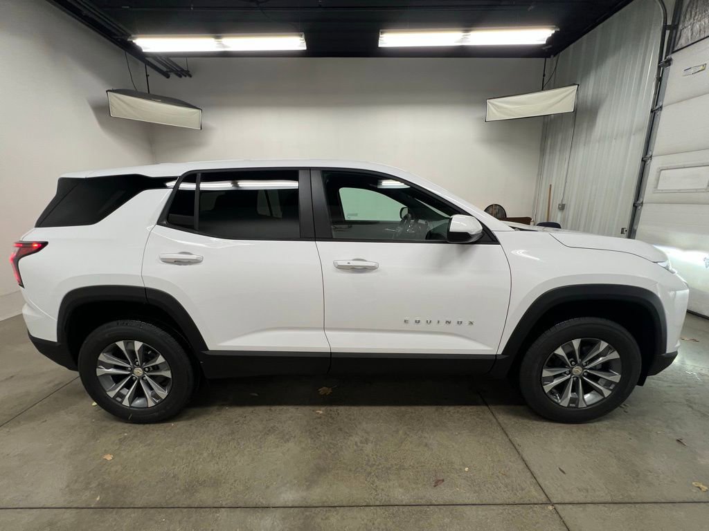 New 2026 Chevrolet Equinox LT image 2