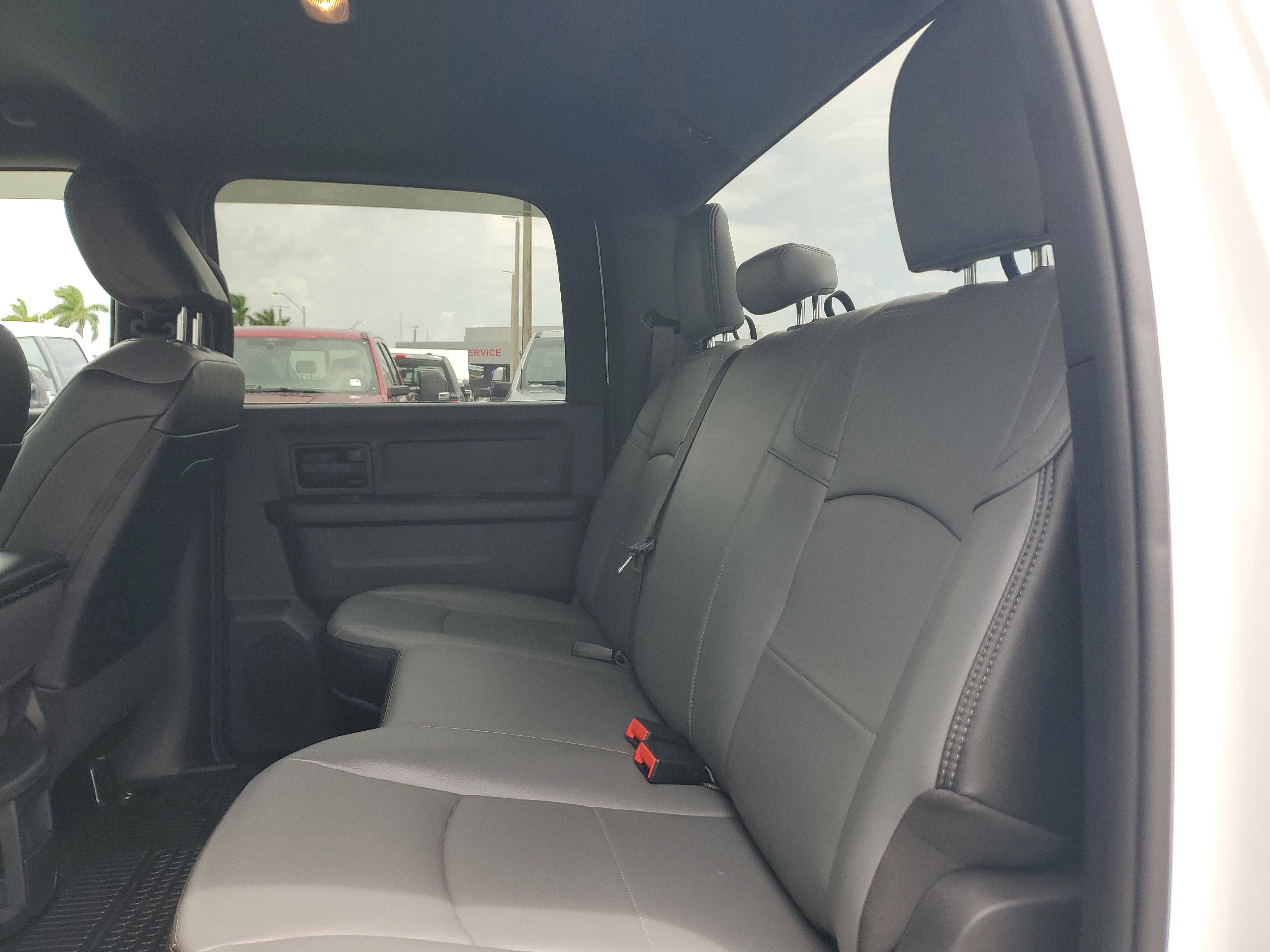 Used 2024 RAM 2500 Tradesman w/ Chrome Appearance Group image 12