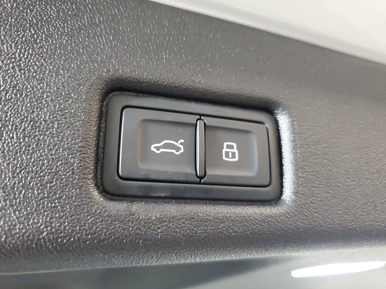 Used 2025 Audi Q5 Premium AWD/4WD image 10