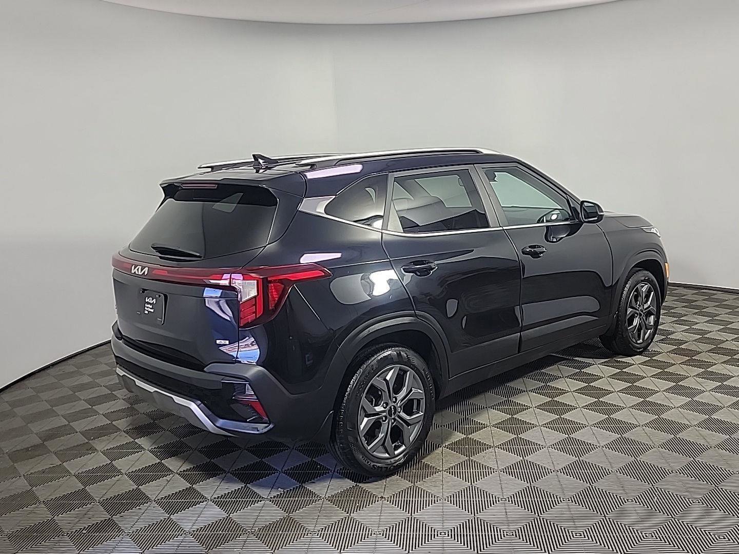 Used 2024 Kia Seltos S image 4