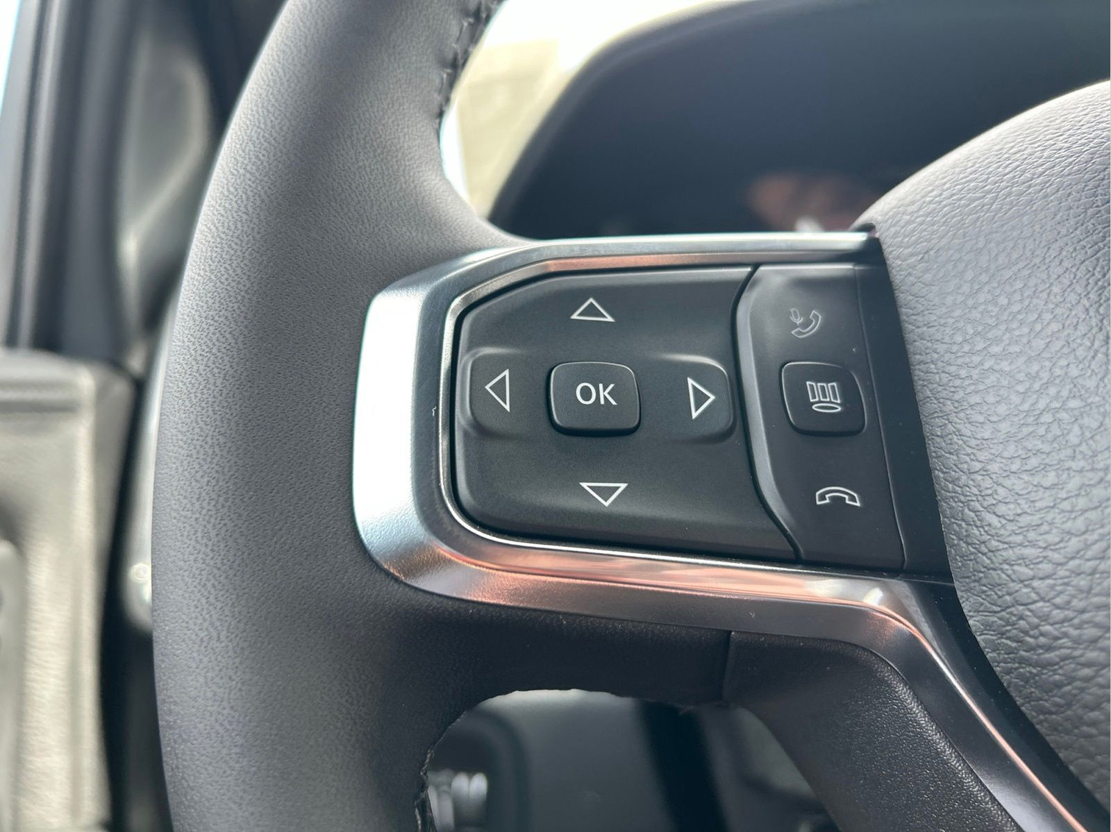 New 2026 RAM 2500 Laramie AWD/4WD image 14