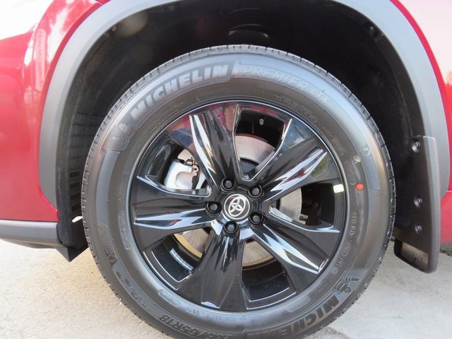 New 2025 Toyota Highlander XLE image 6