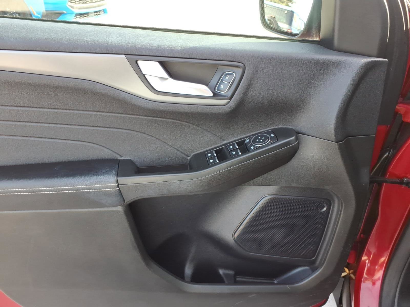 Used 2024 Ford Escape SE image 13