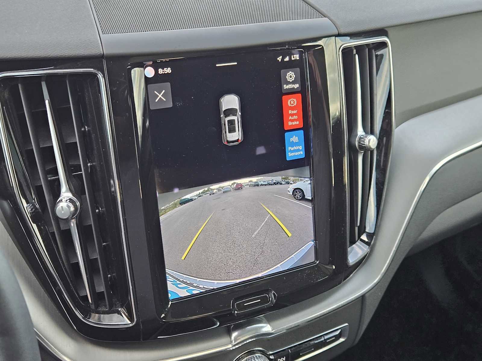 Used 2023 Volvo XC60 B5 Core w/ Climate Package image 18